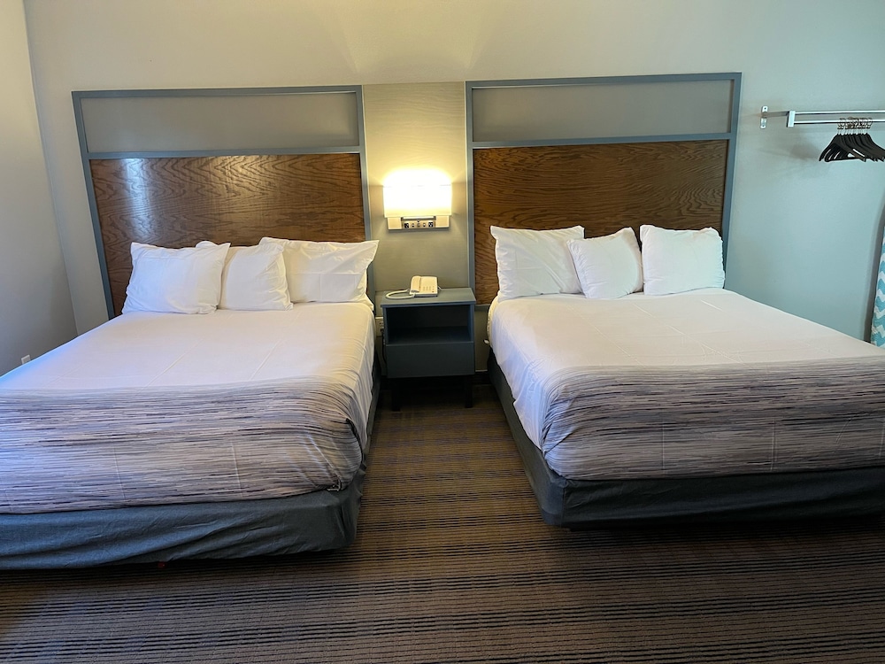 AmericInn by Wyndham Ladysmith 5/25