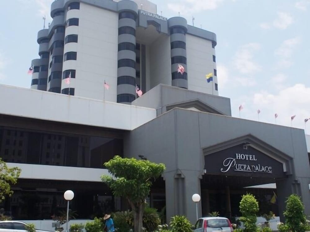 The Putra Regency Hotel 3/22