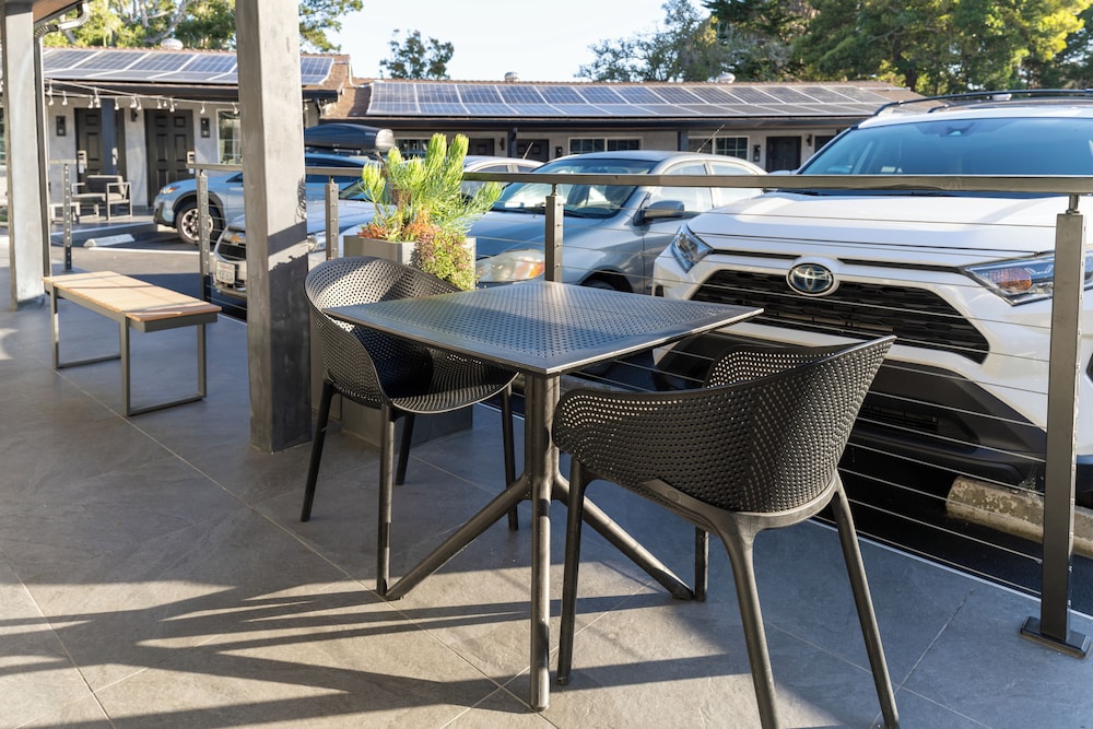 Monterey Surf Inn 29/40