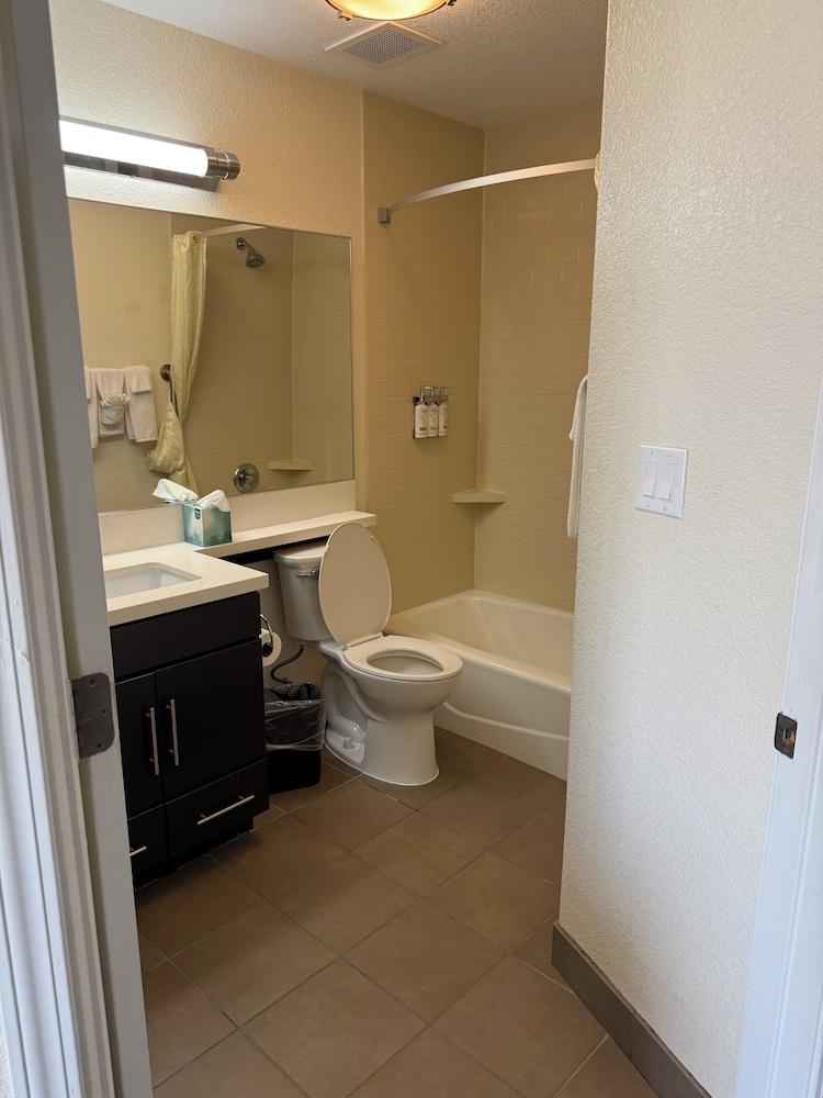 Candlewood Suites COTULLA 21/24