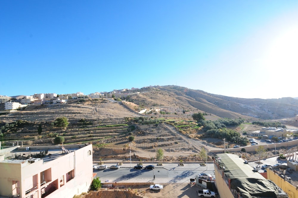 Petra Edom Hotel 25/29