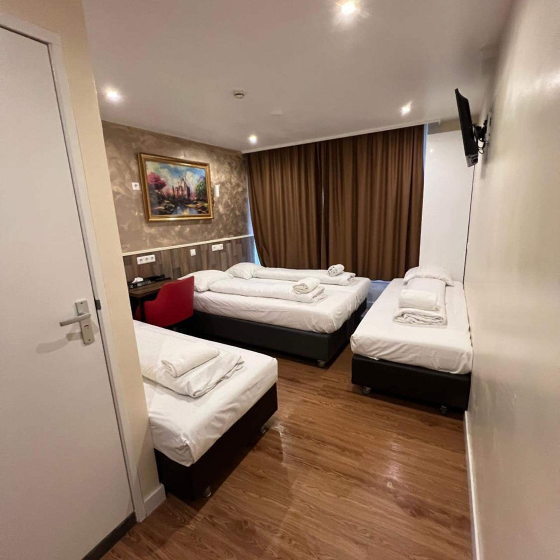 Dam Hotel 25/55