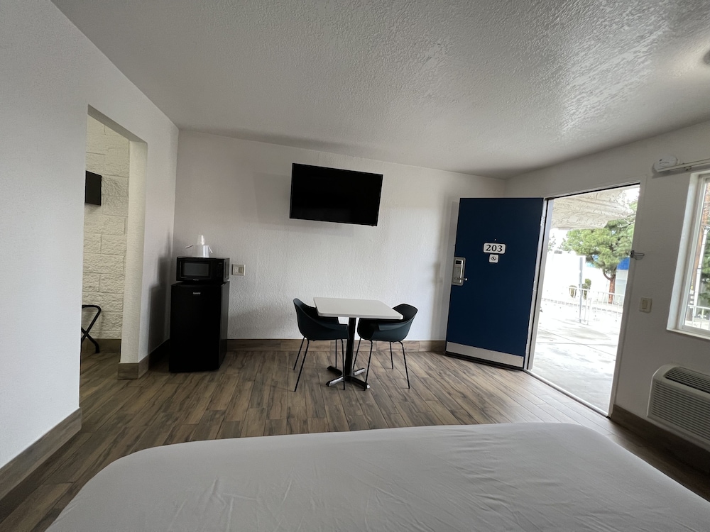 Motel6 Orange, CA - Anaheim 20/33