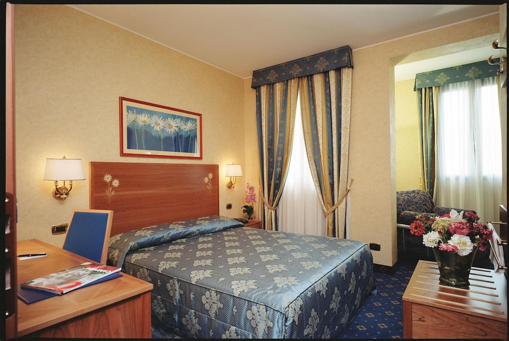 Hotel Dieci 13/66