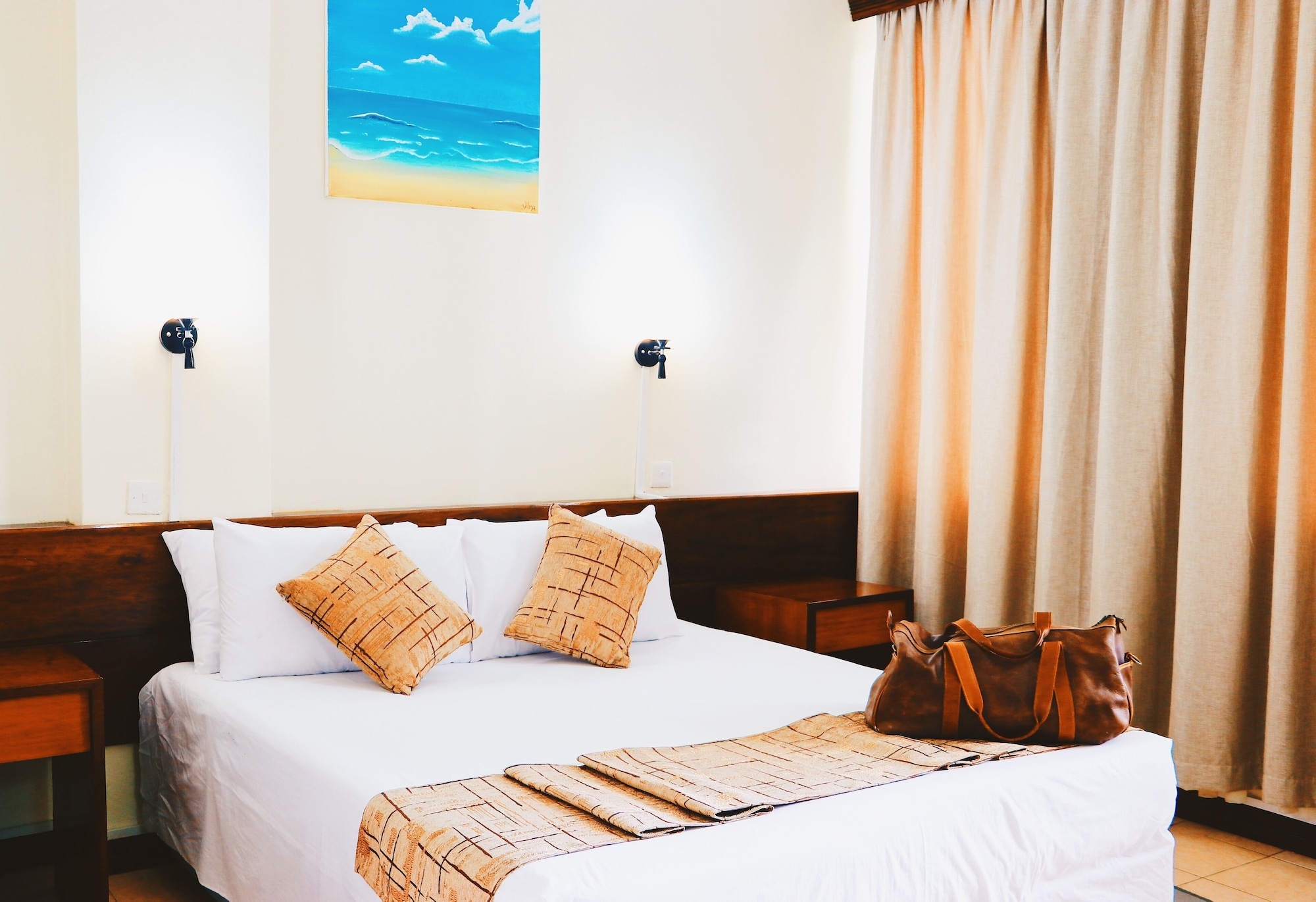 ROOM, DOUBLE OR TWIN BED