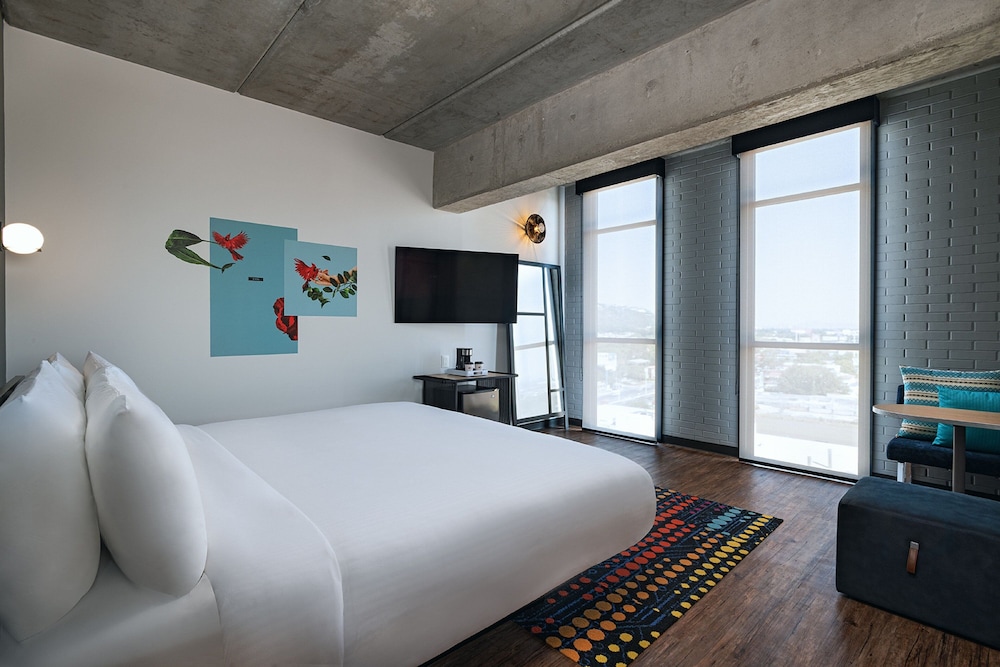 Aloft Guadalajara Sur 11/50