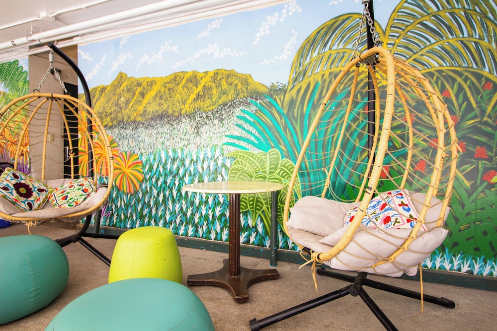 Waikiki Beachside Hostel 56/66