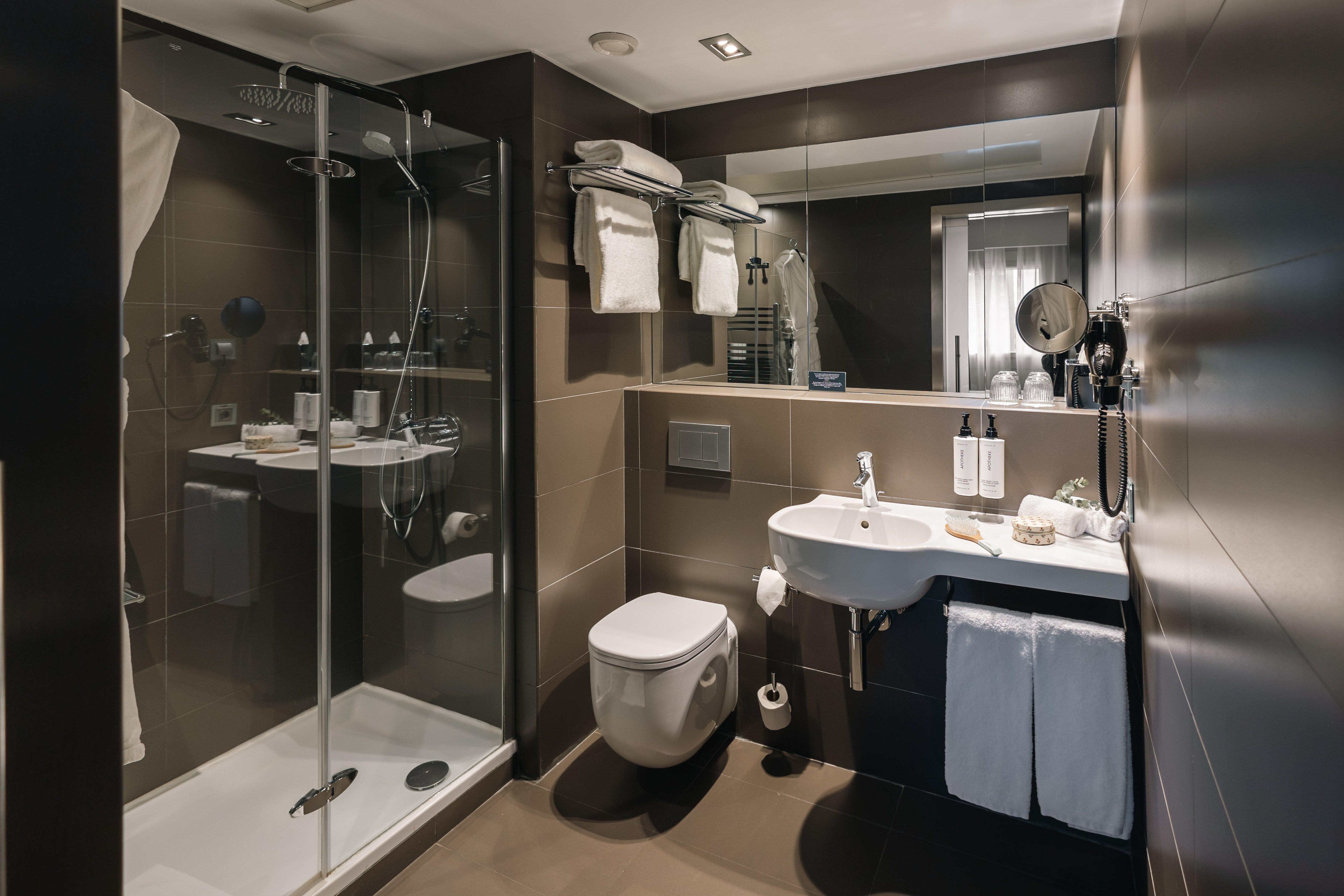 غرفة بريميوم بسرير مزدوج، voco Madrid Retiro, an IHG Hotel 6/6