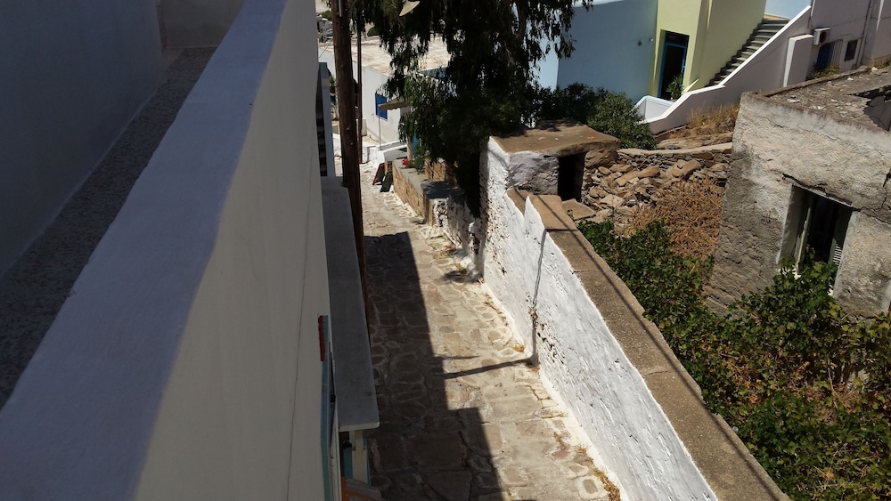Grandma Vasiliki Rooms To Let 43/55