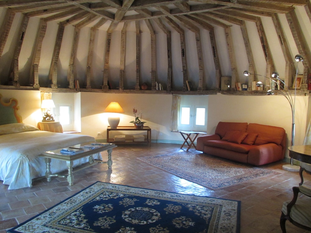 Chateau De Vauloge 13/30