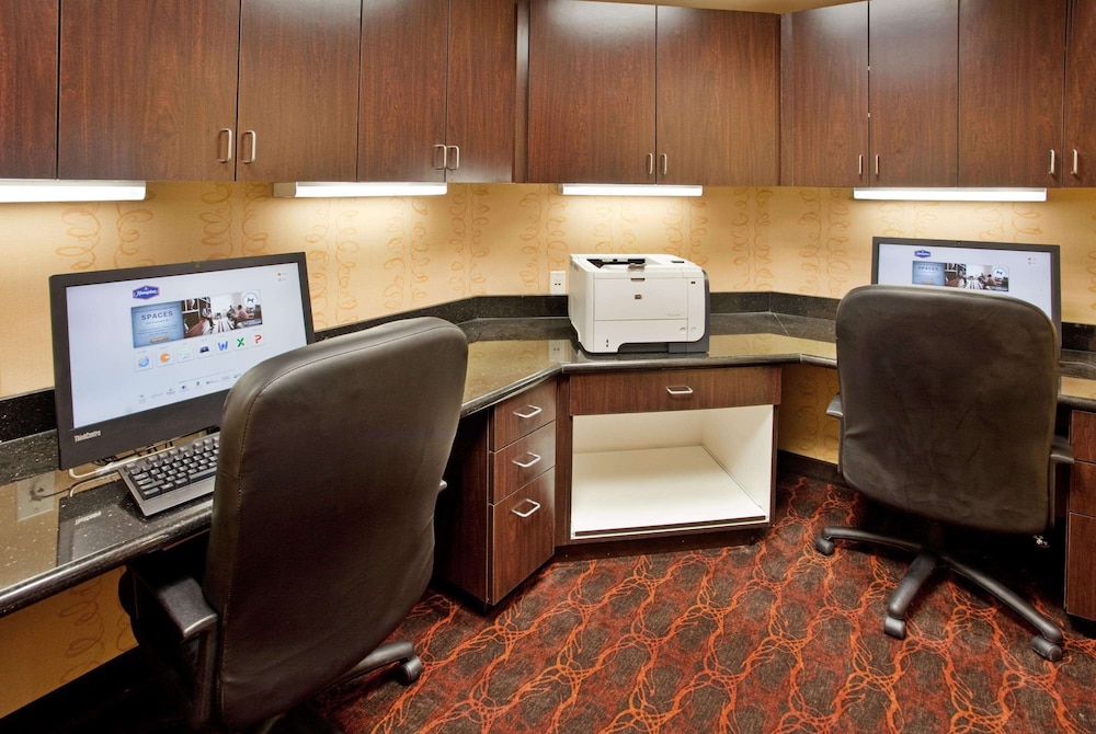Hampton Inn And Suites Dickinson Nd 38/42