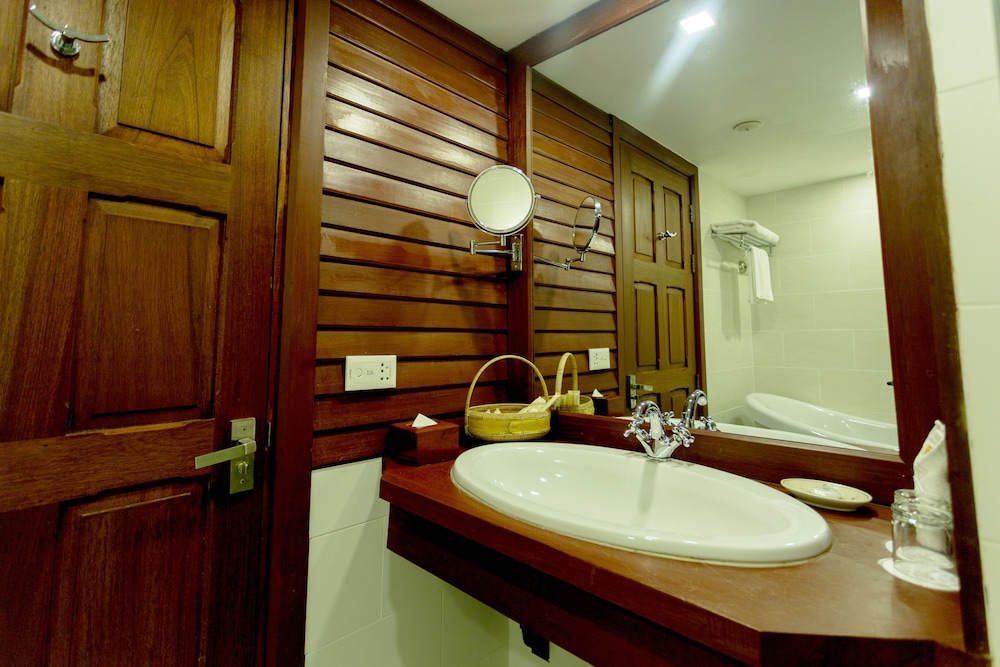 Royal Angkor Resort & Spa 60/62