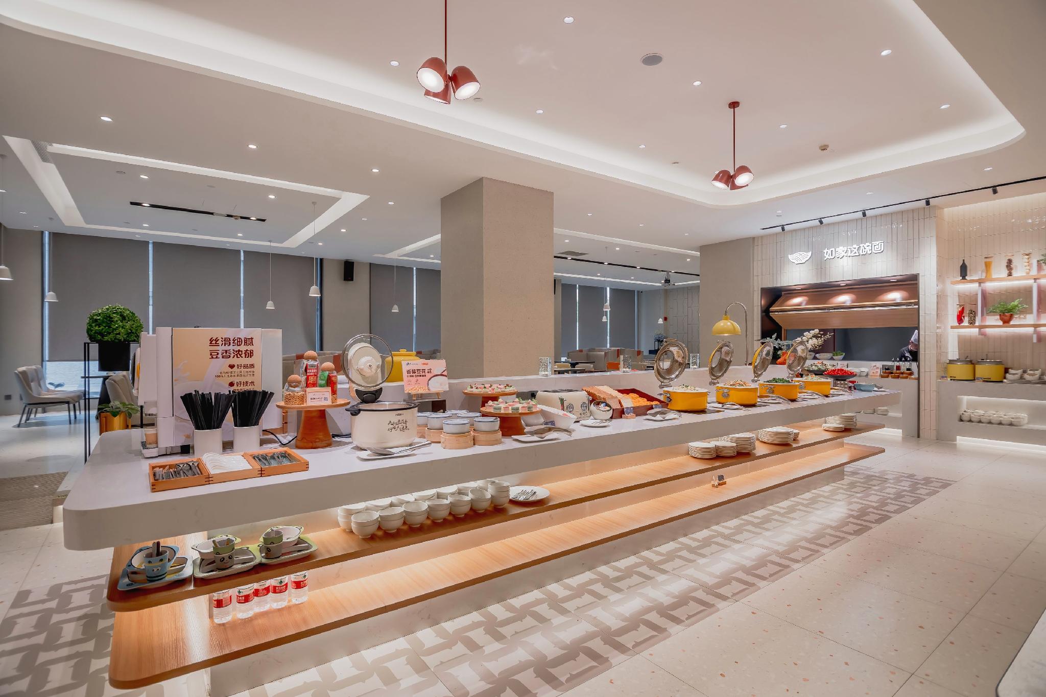 Home Inn Selected (Shanghai Raffles, North Bund) 38/42