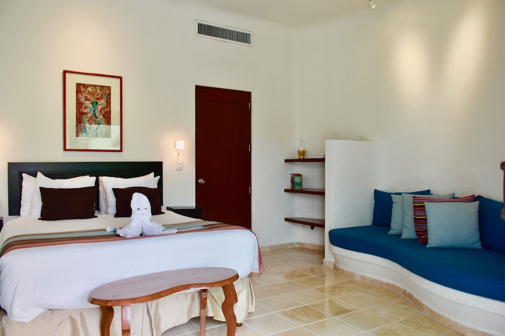 Playa Palms Hotel 18/69