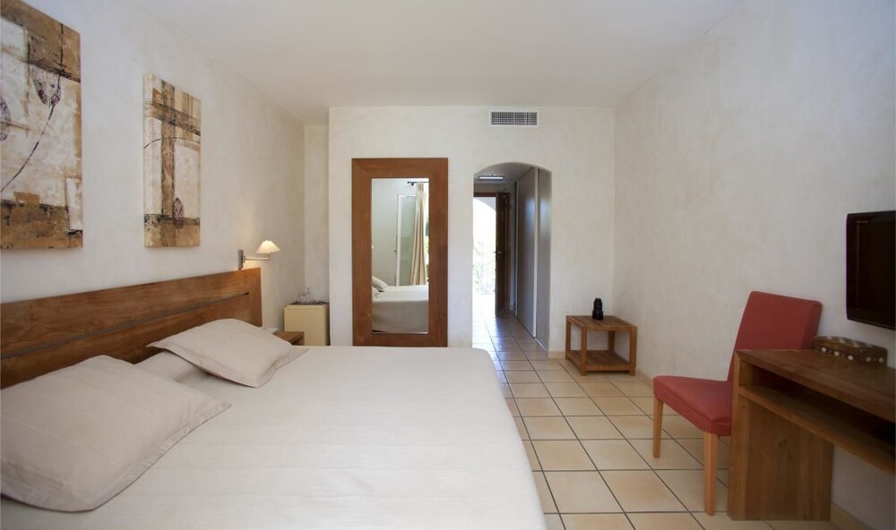 Hotel La Garbine 12/50