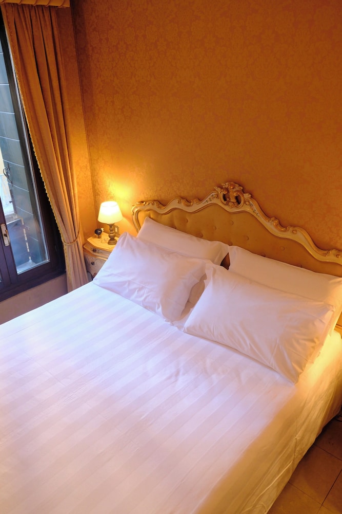 1 Bedroom, Romantic, Tower, Double or Twin Bed, Courtyard View