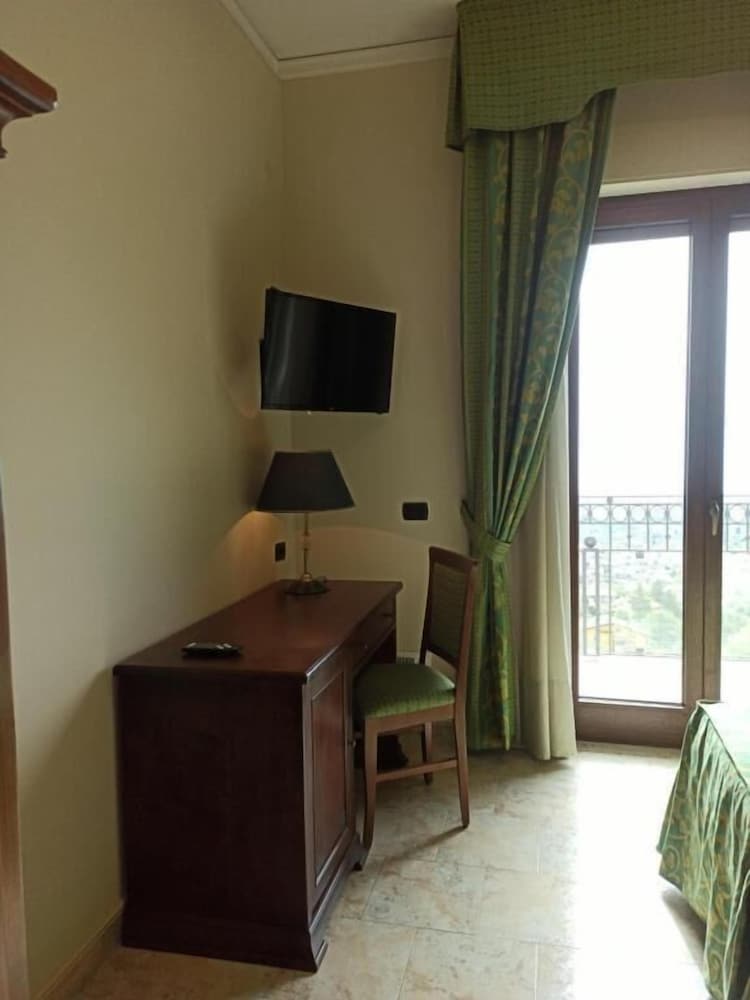 Hotel Primavera Dell'etna 34/47