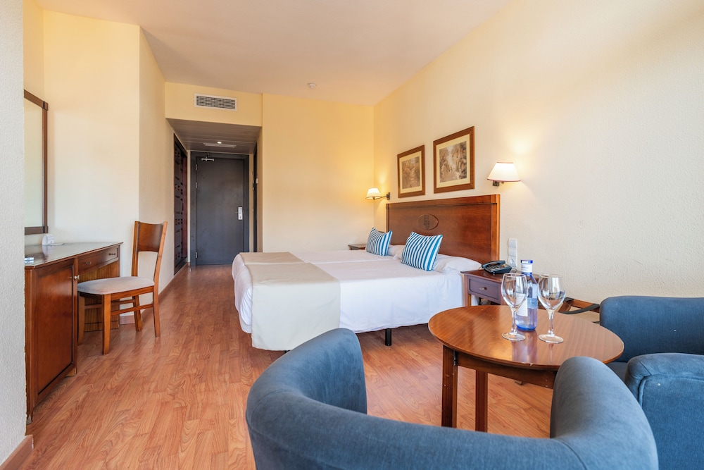 Family, Twin Beds, Leonardo Hotel Torremolinos Costa del Sol 4/7