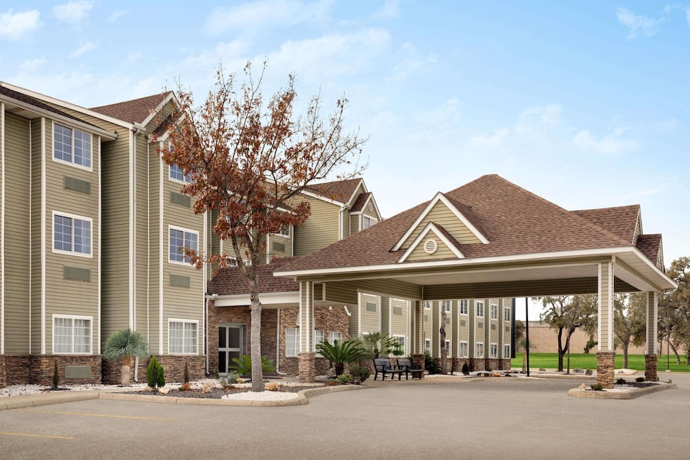 Super 8 by Wyndham San Antonio Airport North 5/45