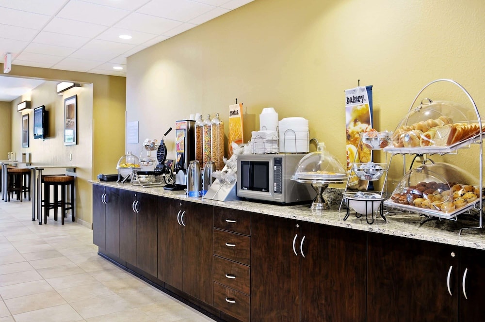 Microtel Inn & Suites By Wyndham Marietta 10/14