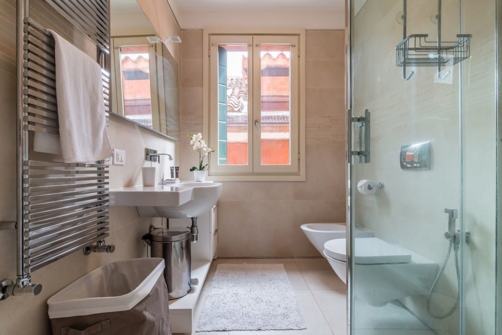 Carmini Canal View and Balcony with Lift 22/22