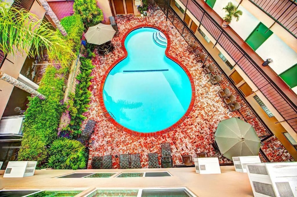 Dunes Inn Wilshire 7/72