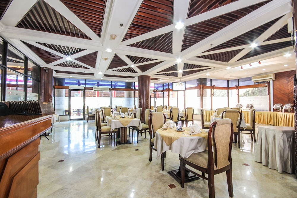 Grand Menteng Hotel 40/50