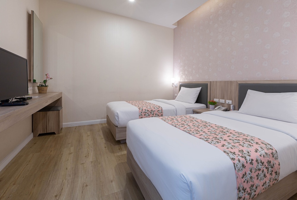 Leela Orchid Hotel 33/49