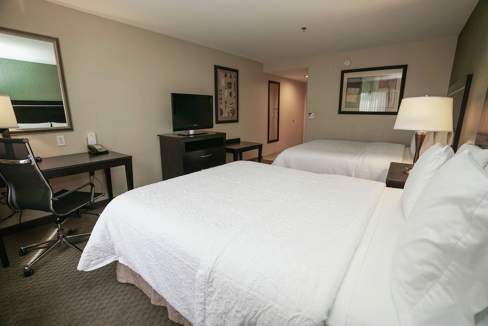 Hampton Inn and Suites Las Vegas Airport 33/66