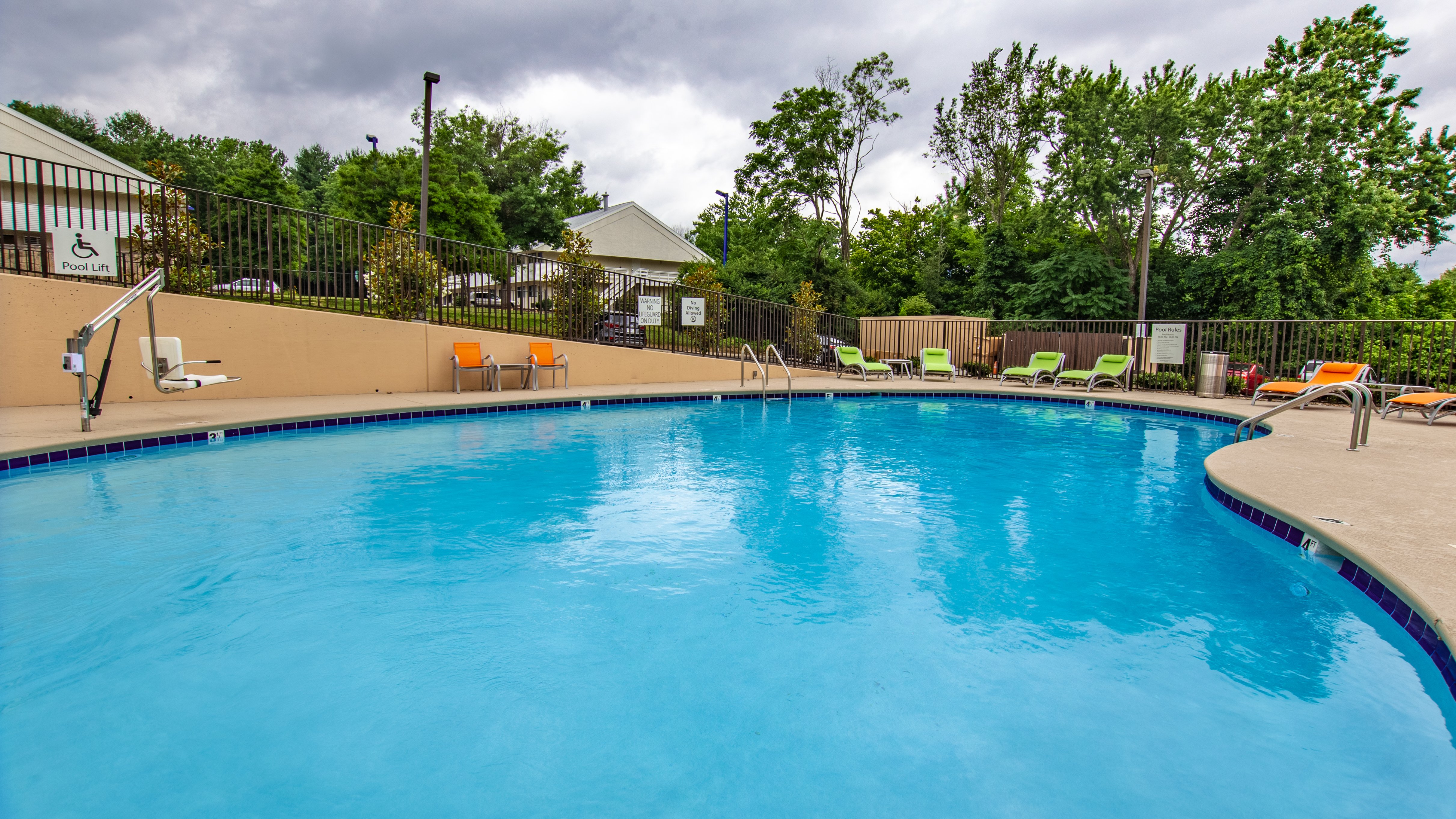Holiday Inn Knoxville N - Merchant Drive 6/77