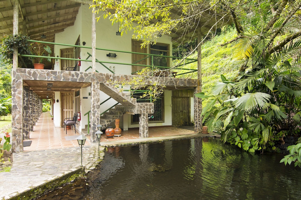 Bosque de Paz Lodge y Reserva Biologica 55/58