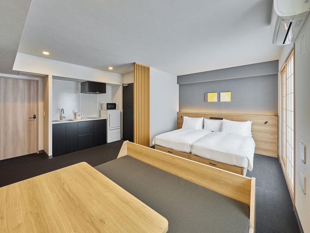3 ROOMS, 6 FUTON BEDS, 2 SOFA
