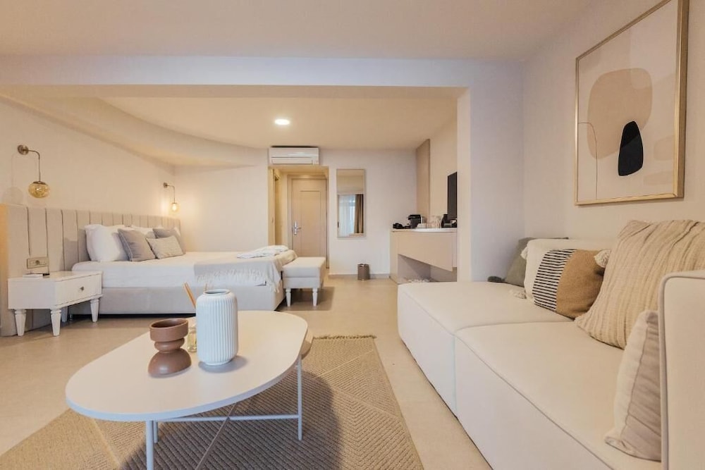 جناح جونيور بسرير كوين بمسبح خاص، La Kumsal Hotel 3/3