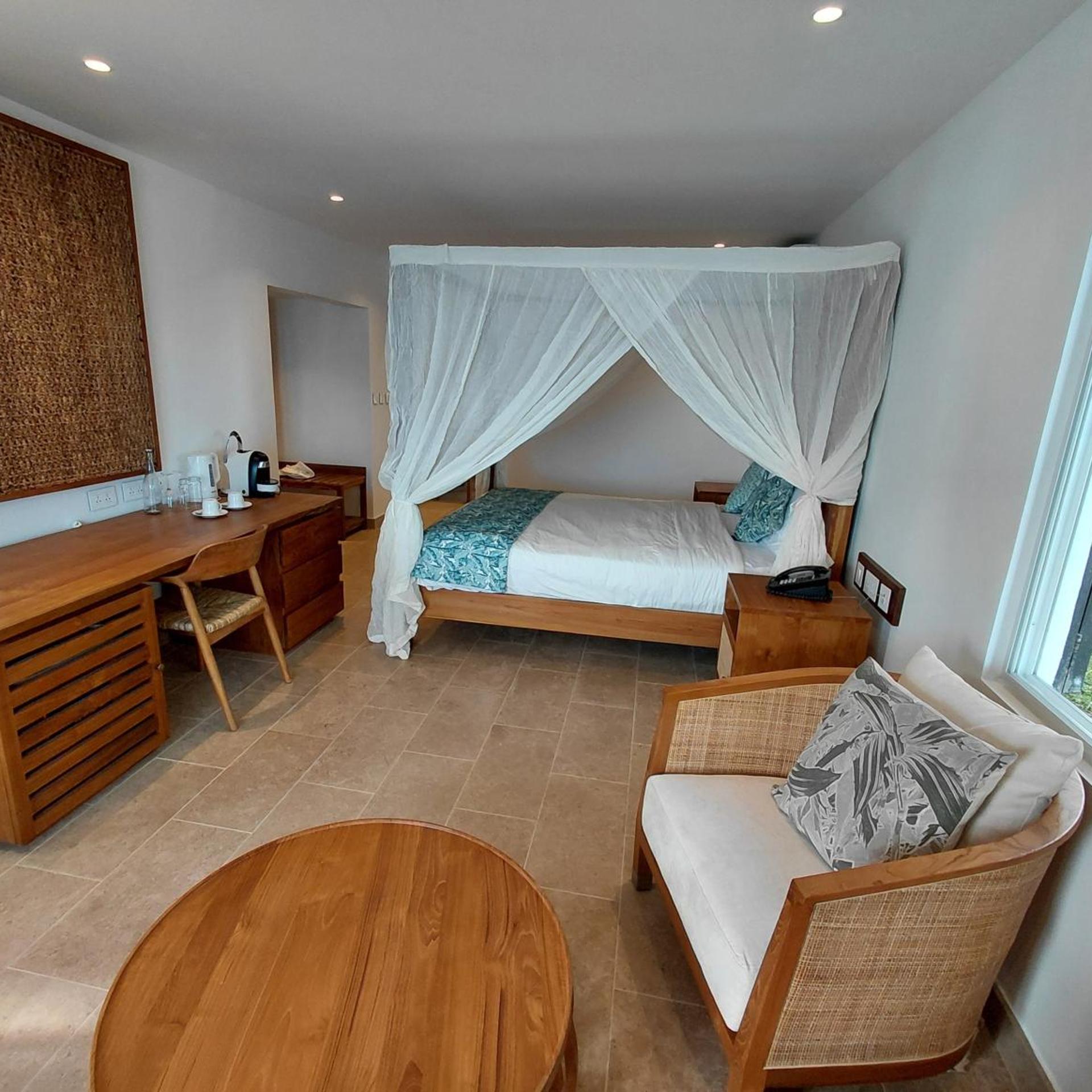 Senior, Chalet, Suite, Sea View