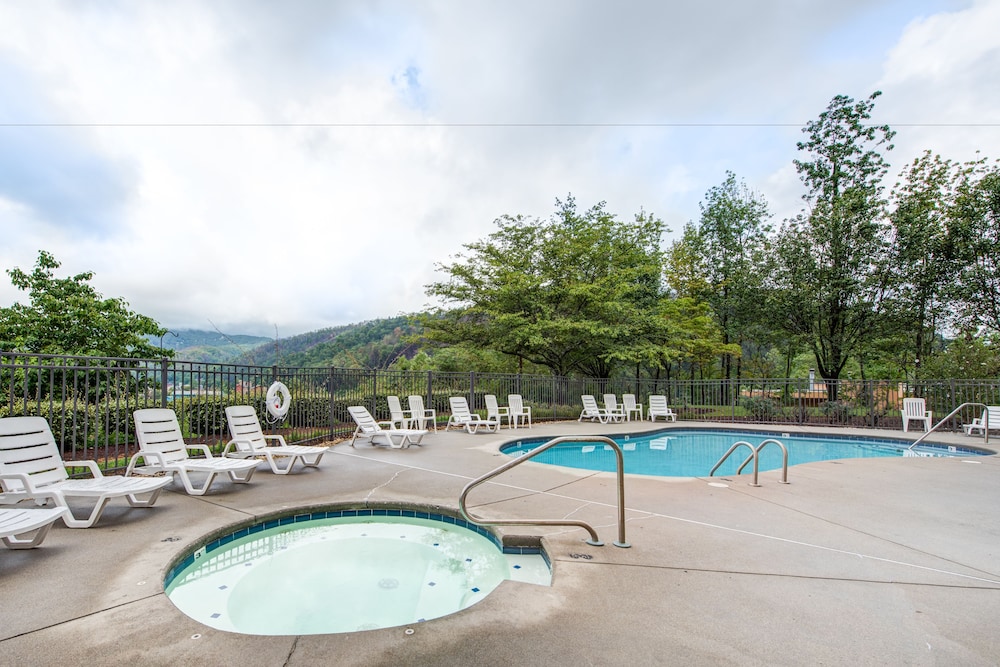 Gatlinburg Chateau Rentals 20/50