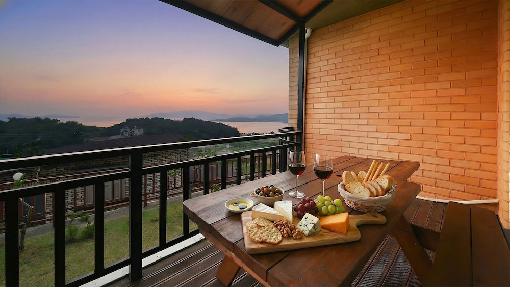 Yeosu Hwangto Pension 34/50