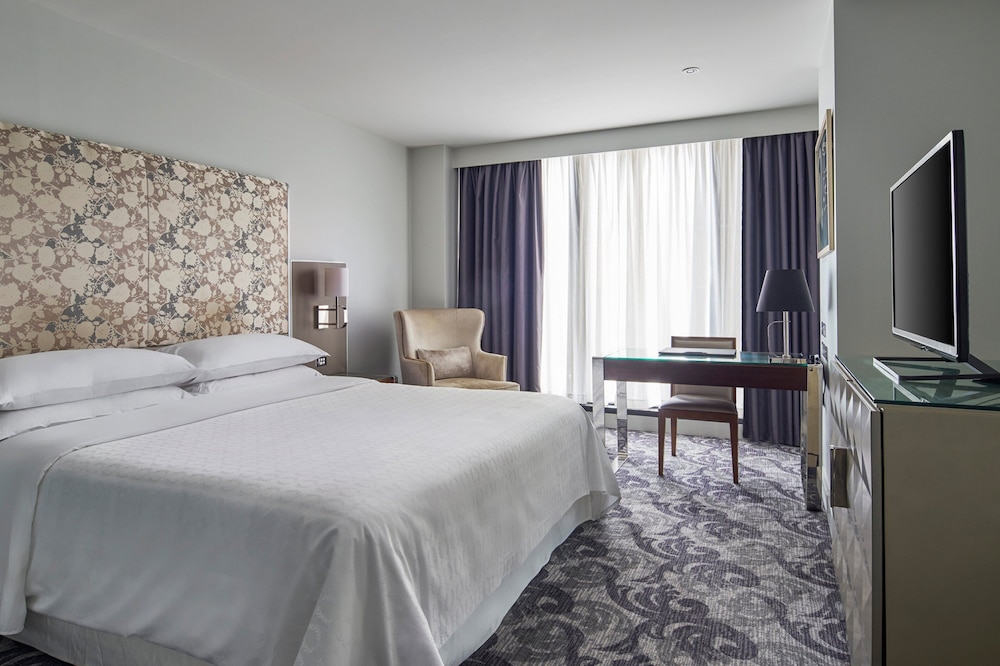 Room at Sheraton Melbourne Hotel, MELBOURNE