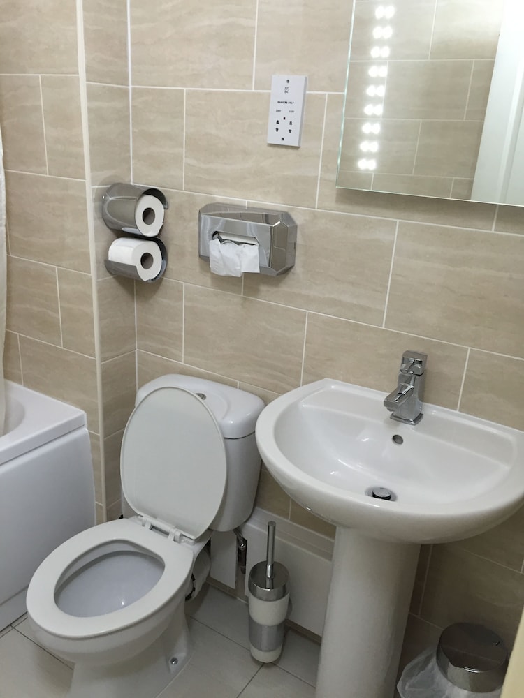 Hylands Hotel 32/37