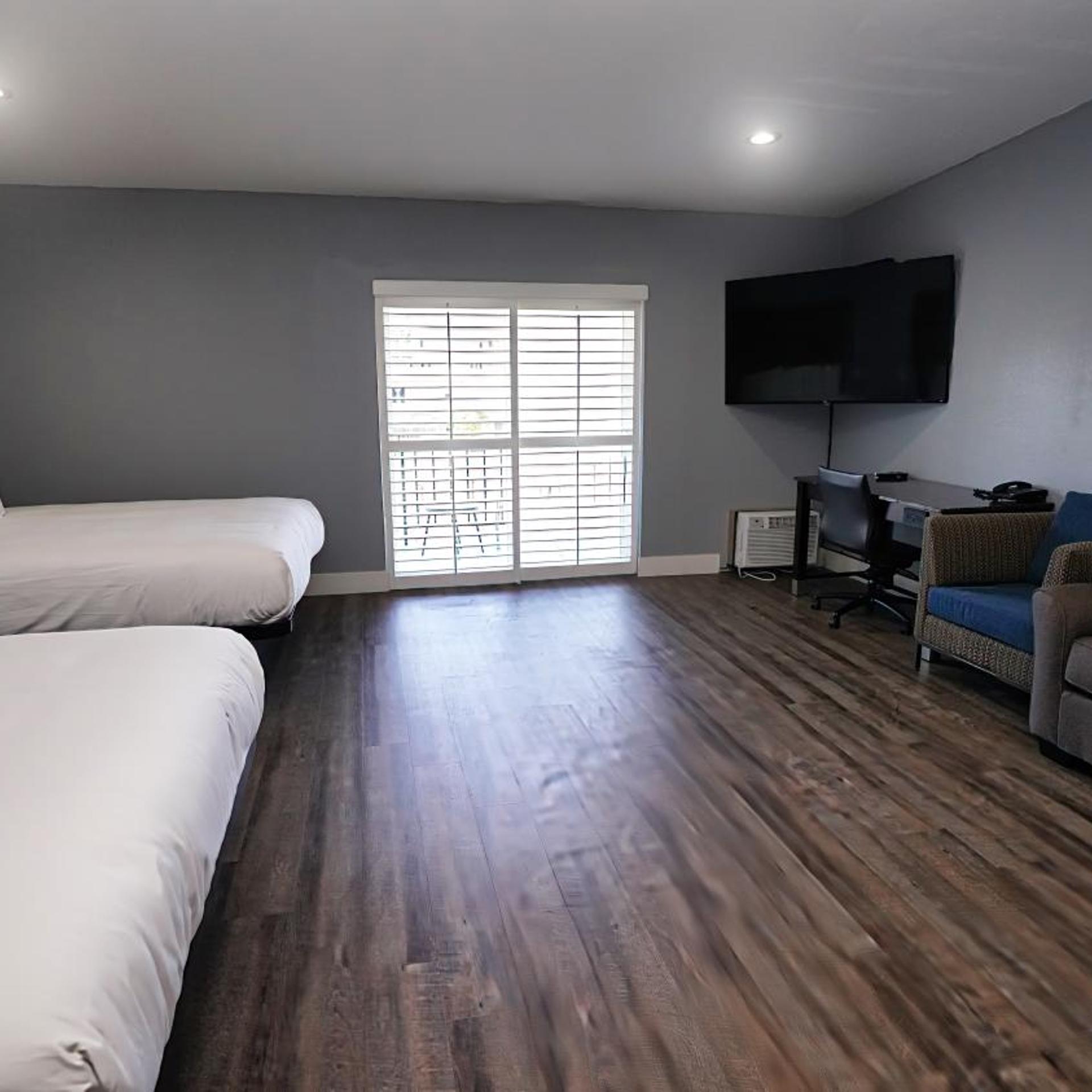 غرفة ثلاثية بشرفة، Seaside Inn & Suites 5/10