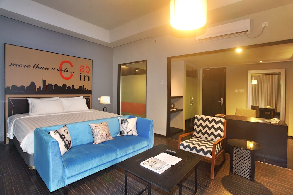 CABIN HOTEL 10/40