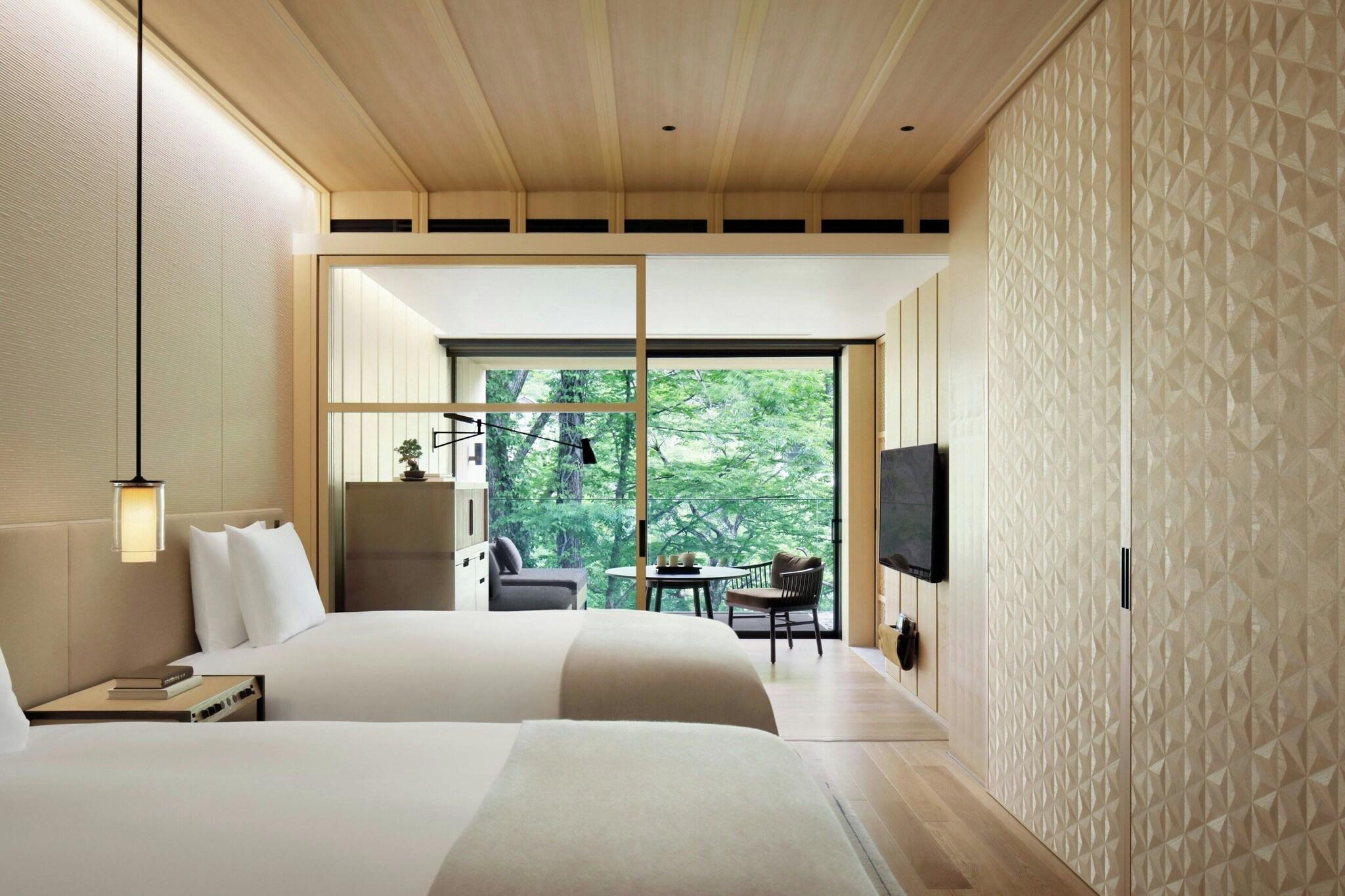 غرفة بسرير مزدوج بإطلالة على الحديقة بشرفة، The Ritz-Carlton, Nikko 2/5