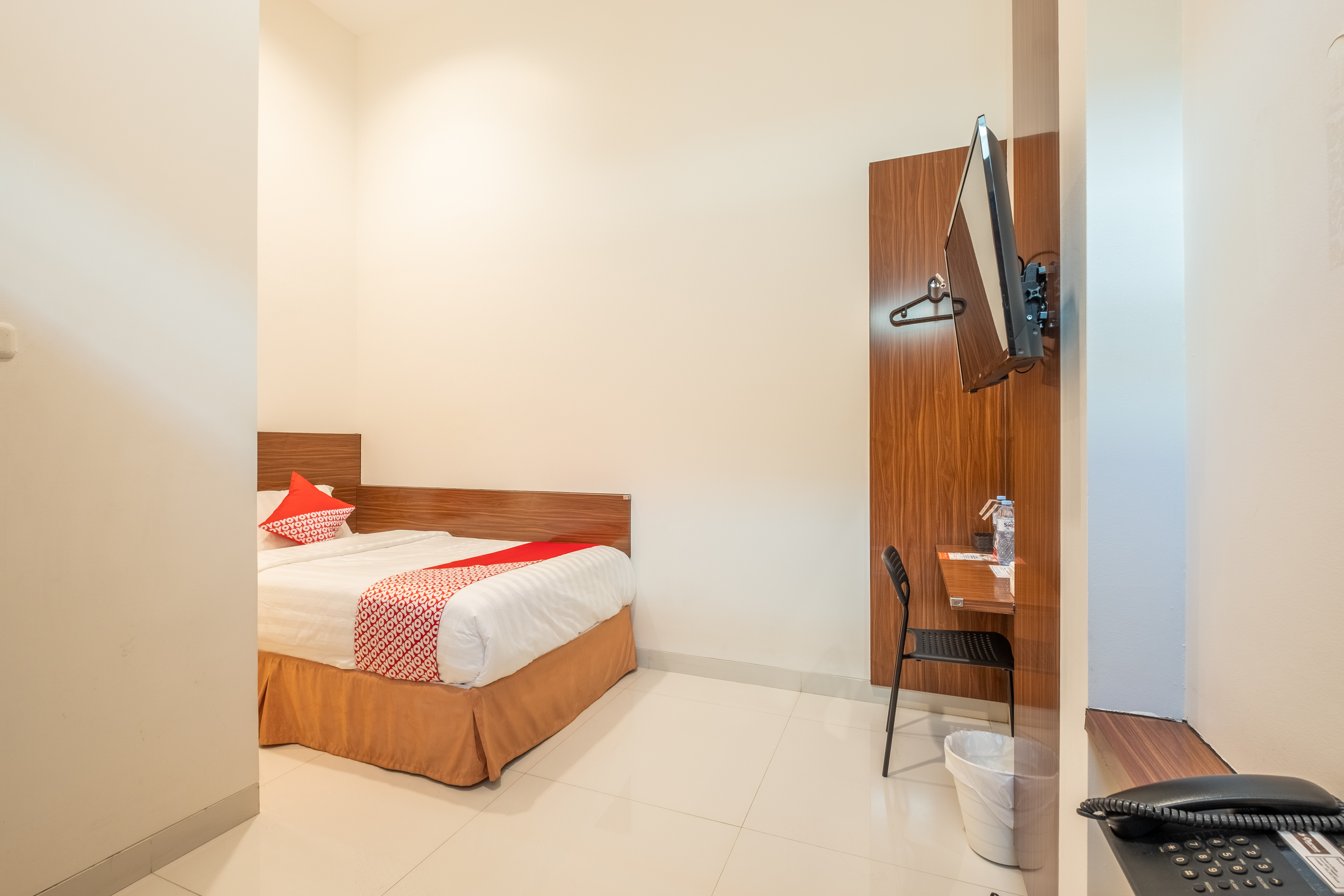 OYO 1308 Darmo Residence 13/27