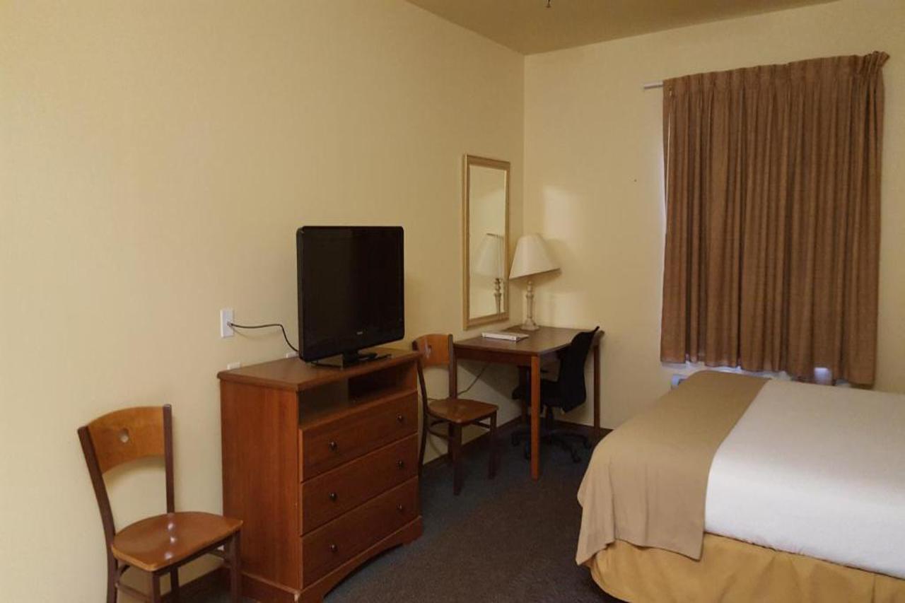 Days Inn by Wyndham Plainview 3/5
