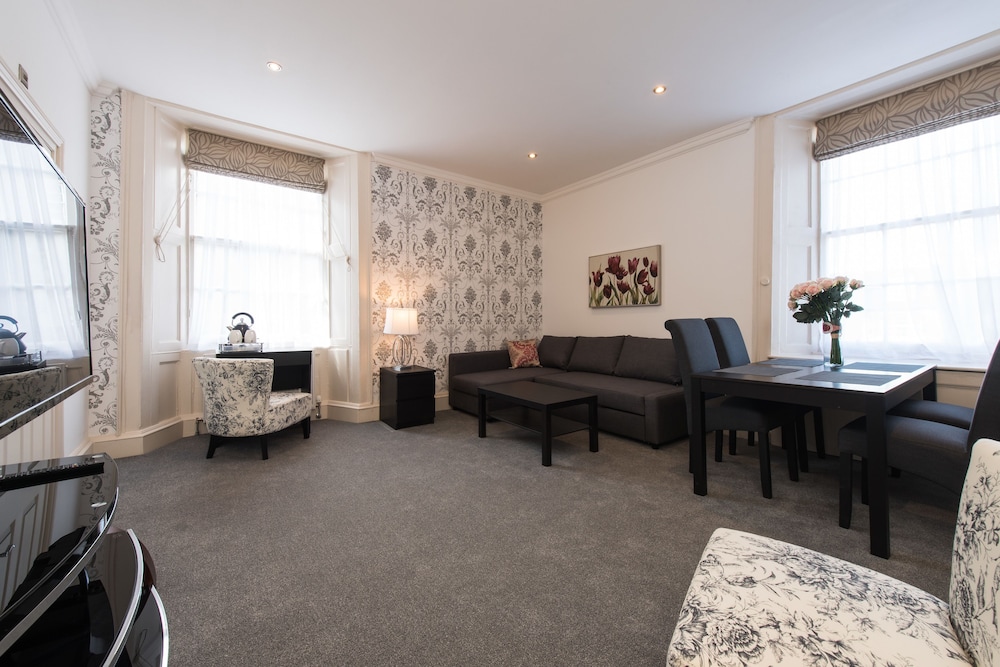 Royal Princes Suites 23/37