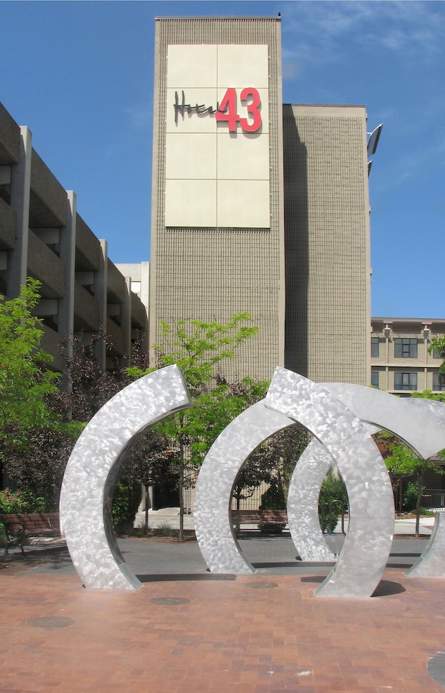 Hotel 43 56/60