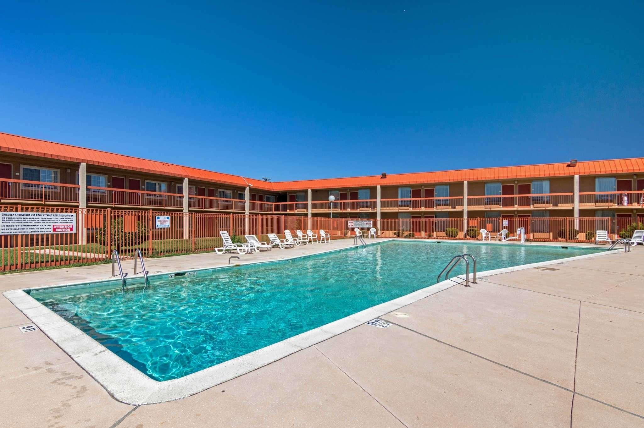 Quality Inn &amp; Suites 25/27