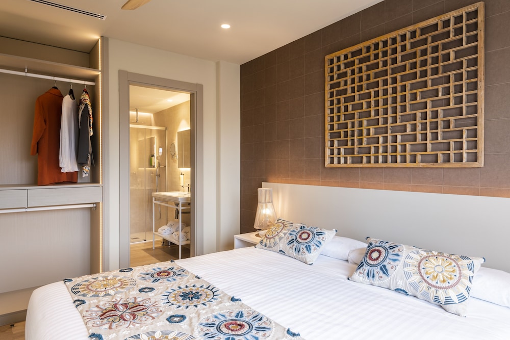 2 BEDROOMS, LUXURY, APARTMENT, CITY VIEW, TERRACE