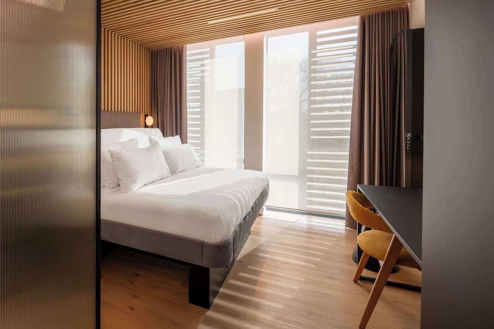 YOTELPAD London Stratford, Select by Hilton 23/50
