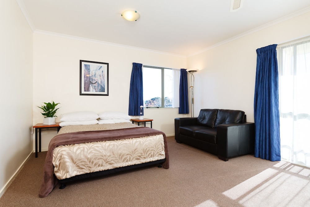 Elliotts Kapiti Coast Motor Lodge 8/26