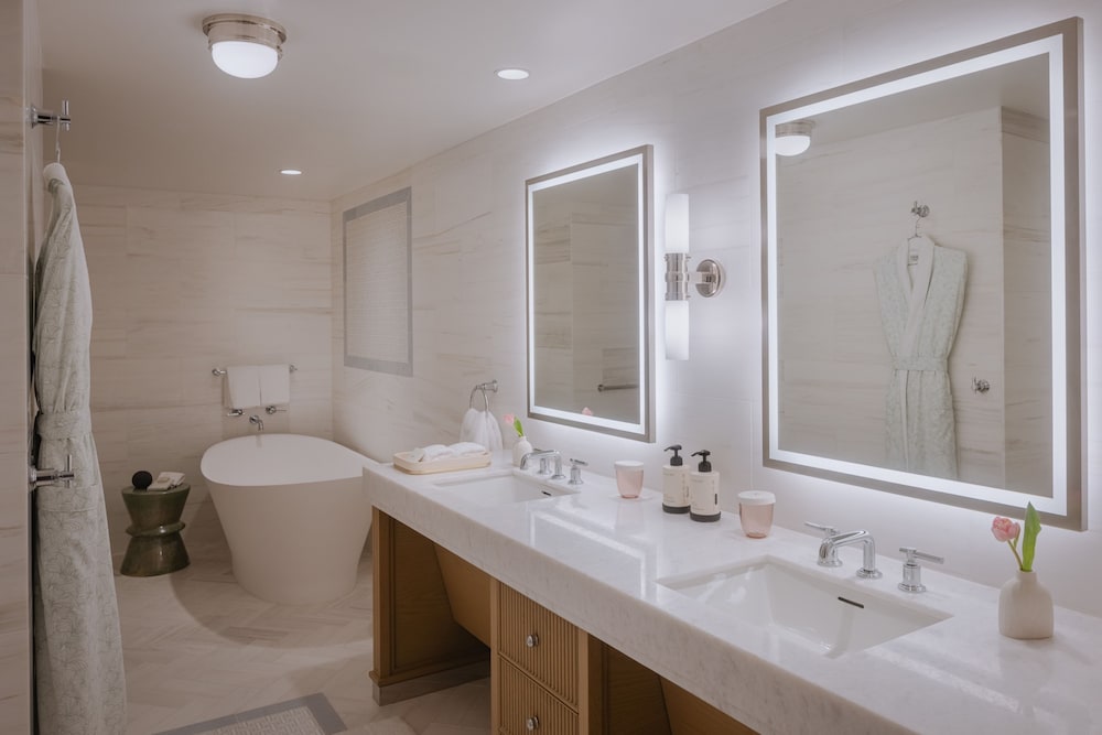 جناح بسرير كينج وسريرين كوين بإطلالة على المدينة بغرفتي نوم لذوي الإعاقة، Regent Santa Monica Beach 3/5